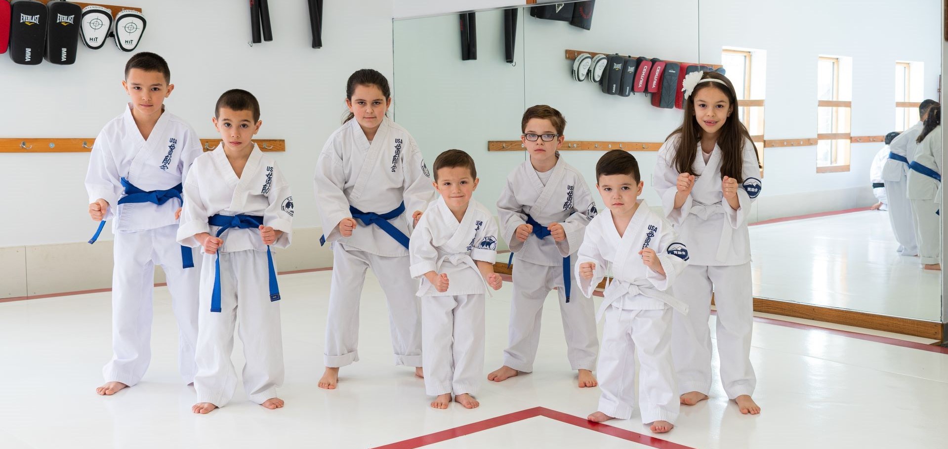 Kanreikai Karate of Connecticut - Artes Marciais de Karate - Por dentro da escola de Karate com os alunos